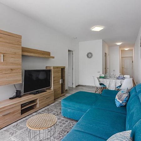 Cozy Apartment In El Duque By Altamarhomes アデヘ エクステリア 写真