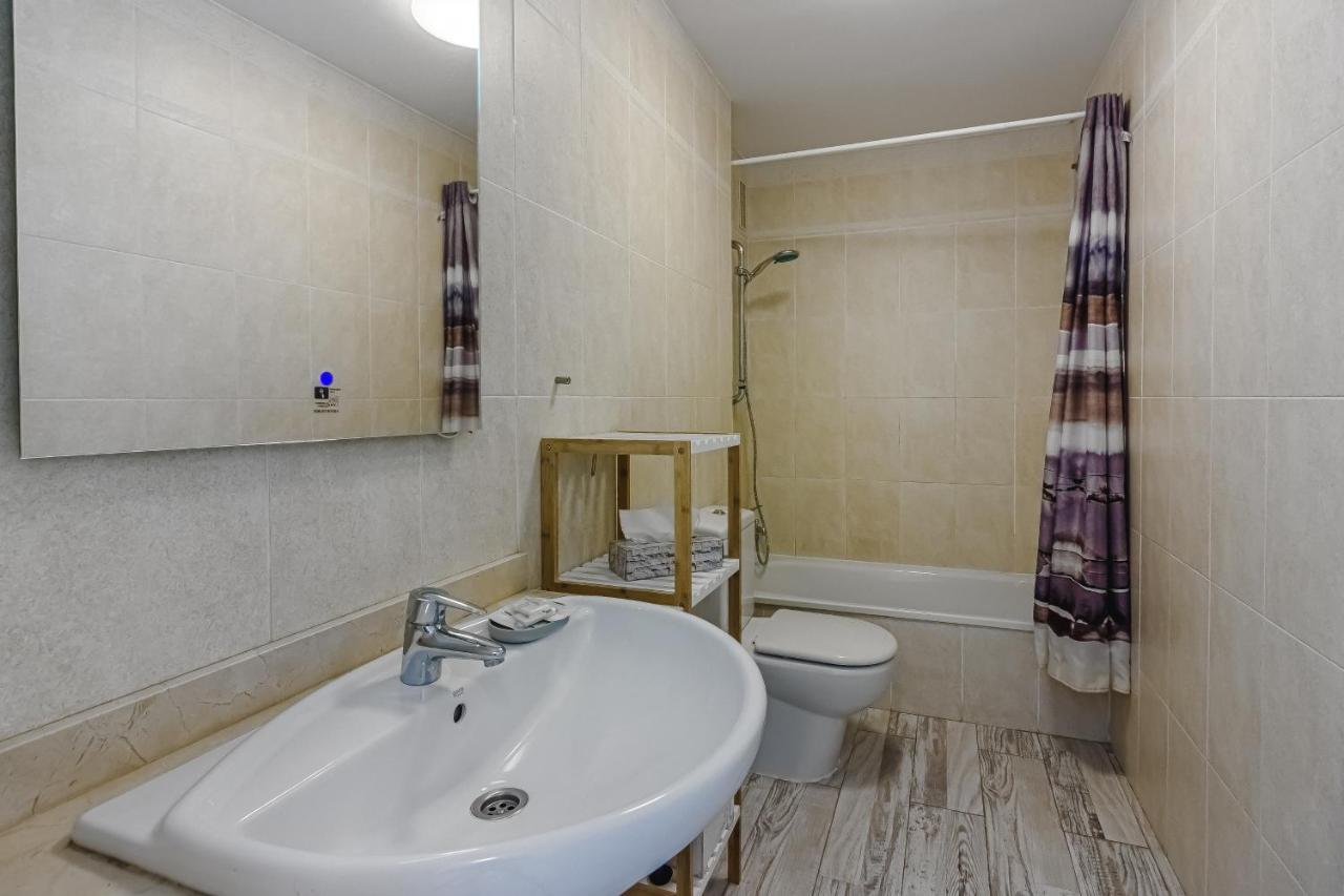 Cozy Apartment In El Duque By Altamarhomes アデヘ エクステリア 写真