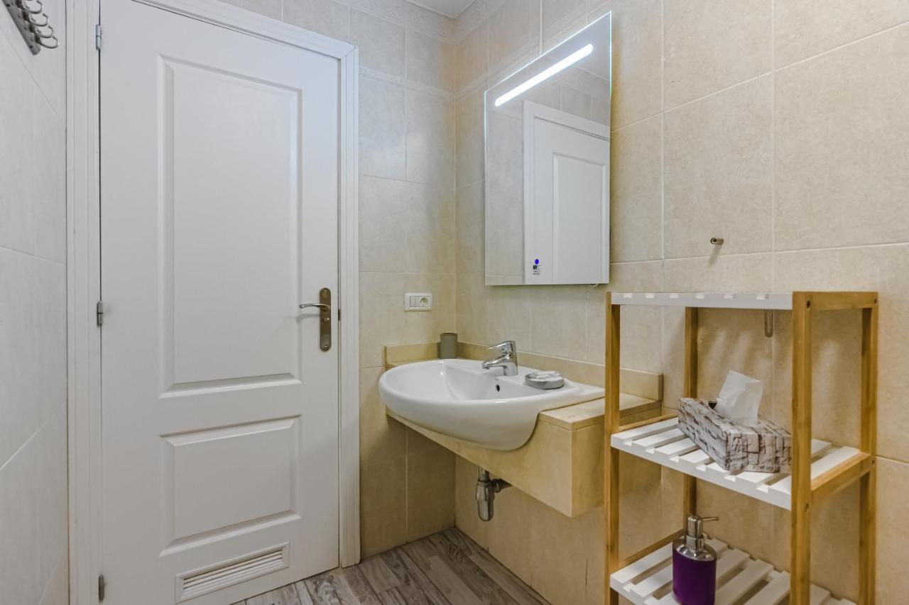 Cozy Apartment In El Duque By Altamarhomes アデヘ エクステリア 写真